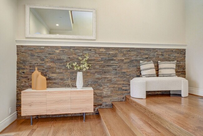 Building Photo - 140 Emerald Estates Ct