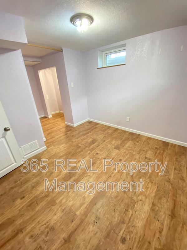 Building Photo - 301 Olive Ln