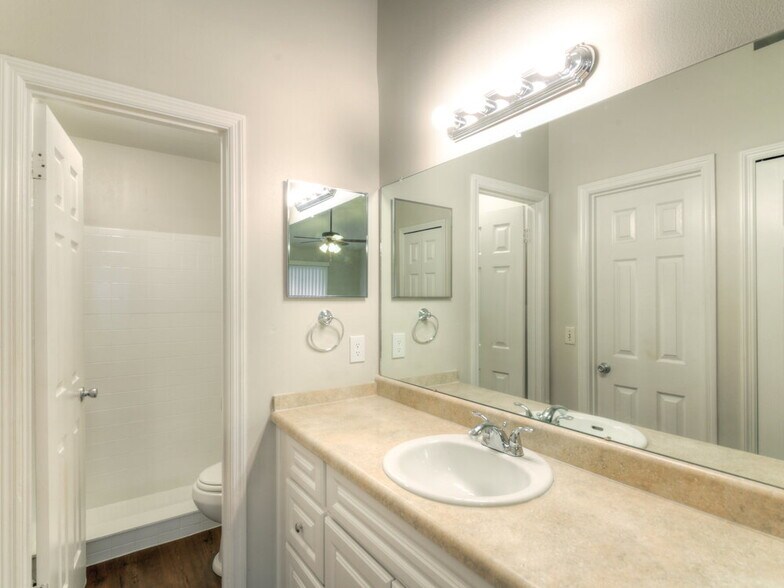 Building Photo - 1247 Holly Springs Cir