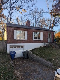 Building Photo - Such a Cute and Cozy House, Fully Renovate...