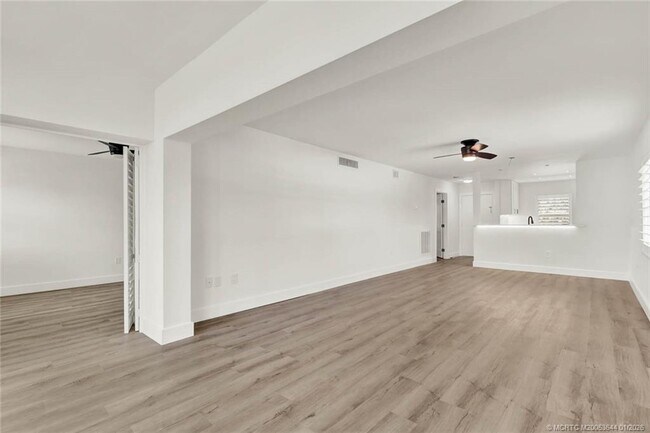 Building Photo - 1950 SW Palm City Rd