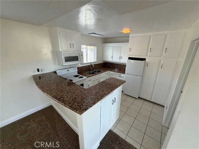 Building Photo - 931 W 19th St