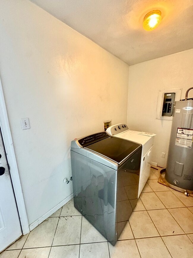 Building Photo - Quaint 3 bedroom/2 bath home