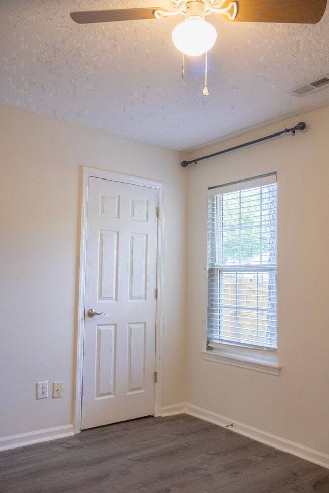 Building Photo - 3 bedrooms, Fenced in backyard, 12x24 shed, NO breed restrictions!