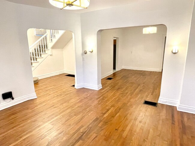 Building Photo - Buckman Beautifully Remodeled 1900 Craftsm...