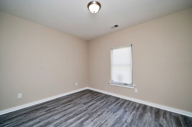 Building Photo - 5505 Blue Jay Cir