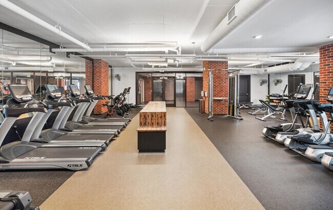 Building Photo - 601 Meeting St