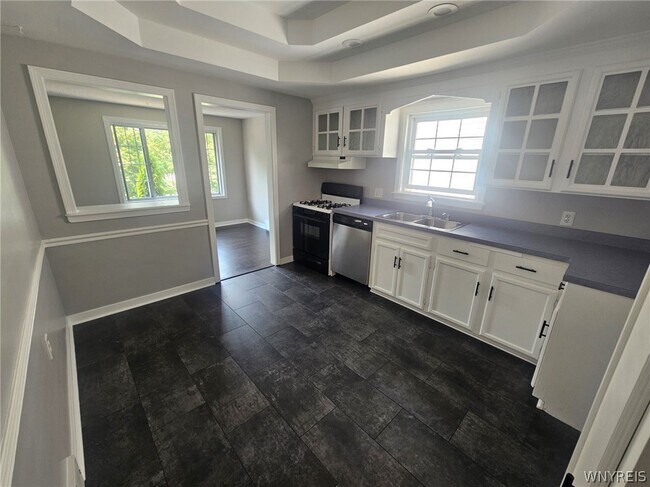 Building Photo - 38 Delham Ave