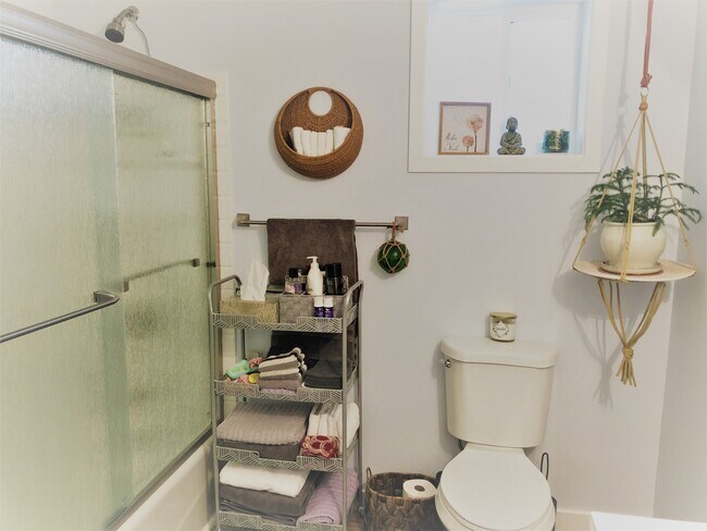 Bathroom - 910 Pacific Ave N