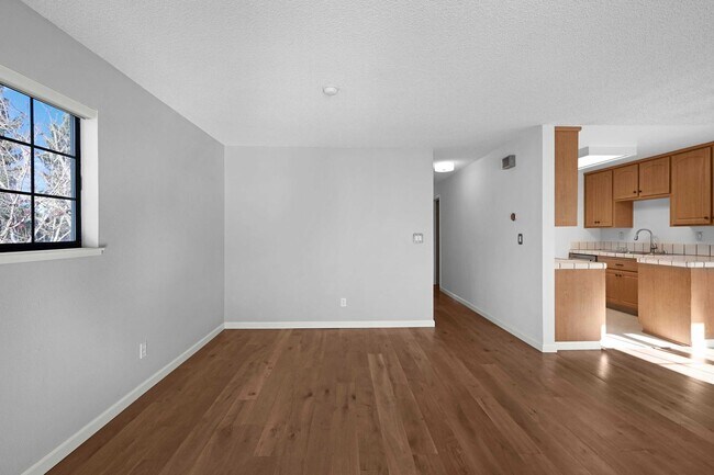 Building Photo - Update and Move-In Ready, 2BD/2BA, End-Unit Upper-Level Condo in Fostoria Terrace- DANVILLE