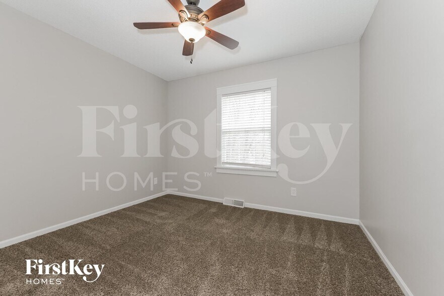 Building Photo - 6712 NW Sioux Dr