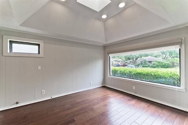 Building Photo - 515 Brookhurst Dr