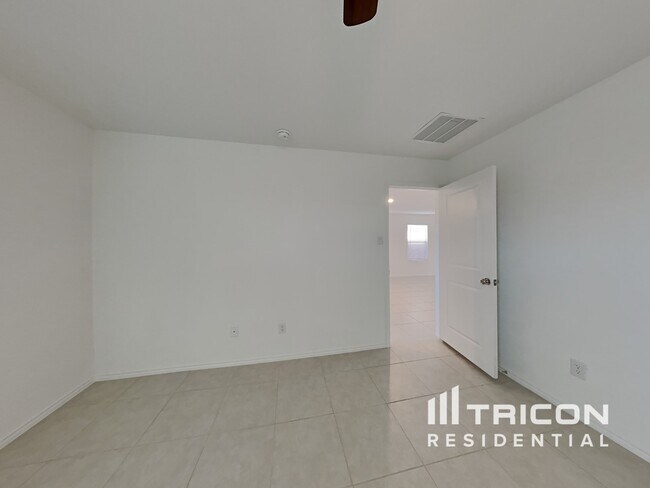 Building Photo - 5620 Rockrose Ln