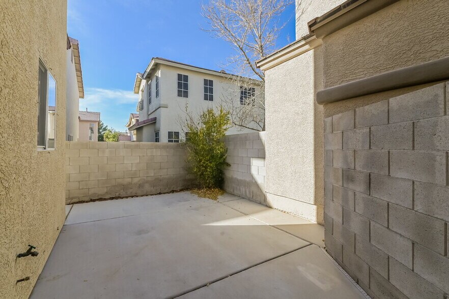 Building Photo - 1454 Louisiana Lakes Ave