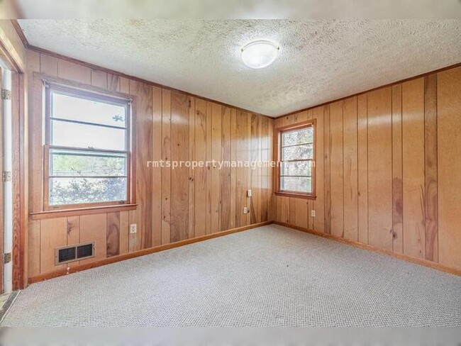 Building Photo - 7680 Jefferson River Rd