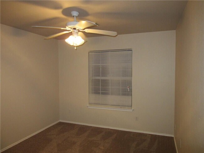 Building Photo - 2847 Southampton Way