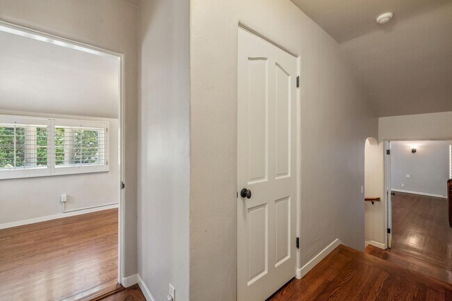 Building Photo - Mediterranean Beauty in Crescent Park – 5B...