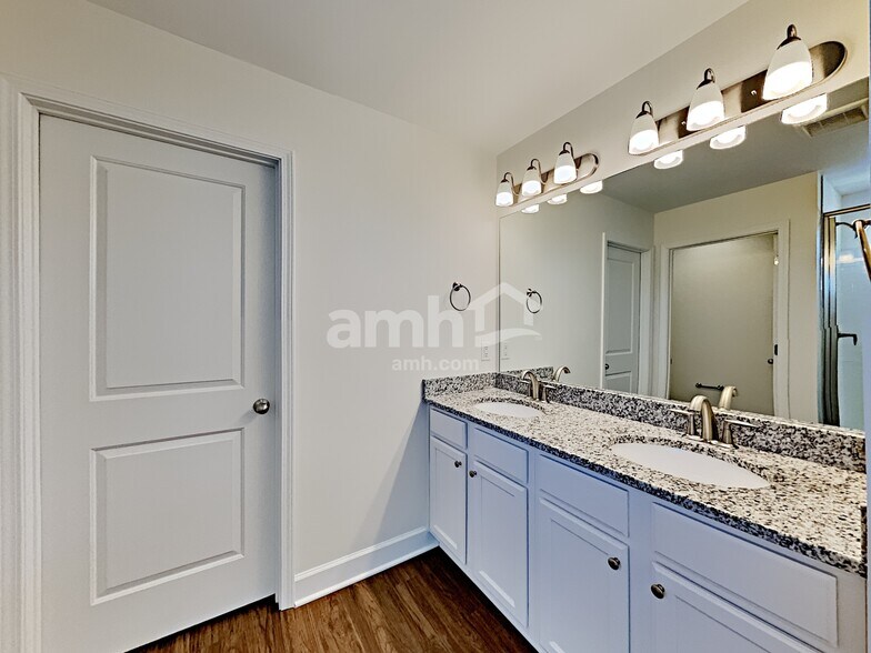 Building Photo - 4969 Chutney Dr