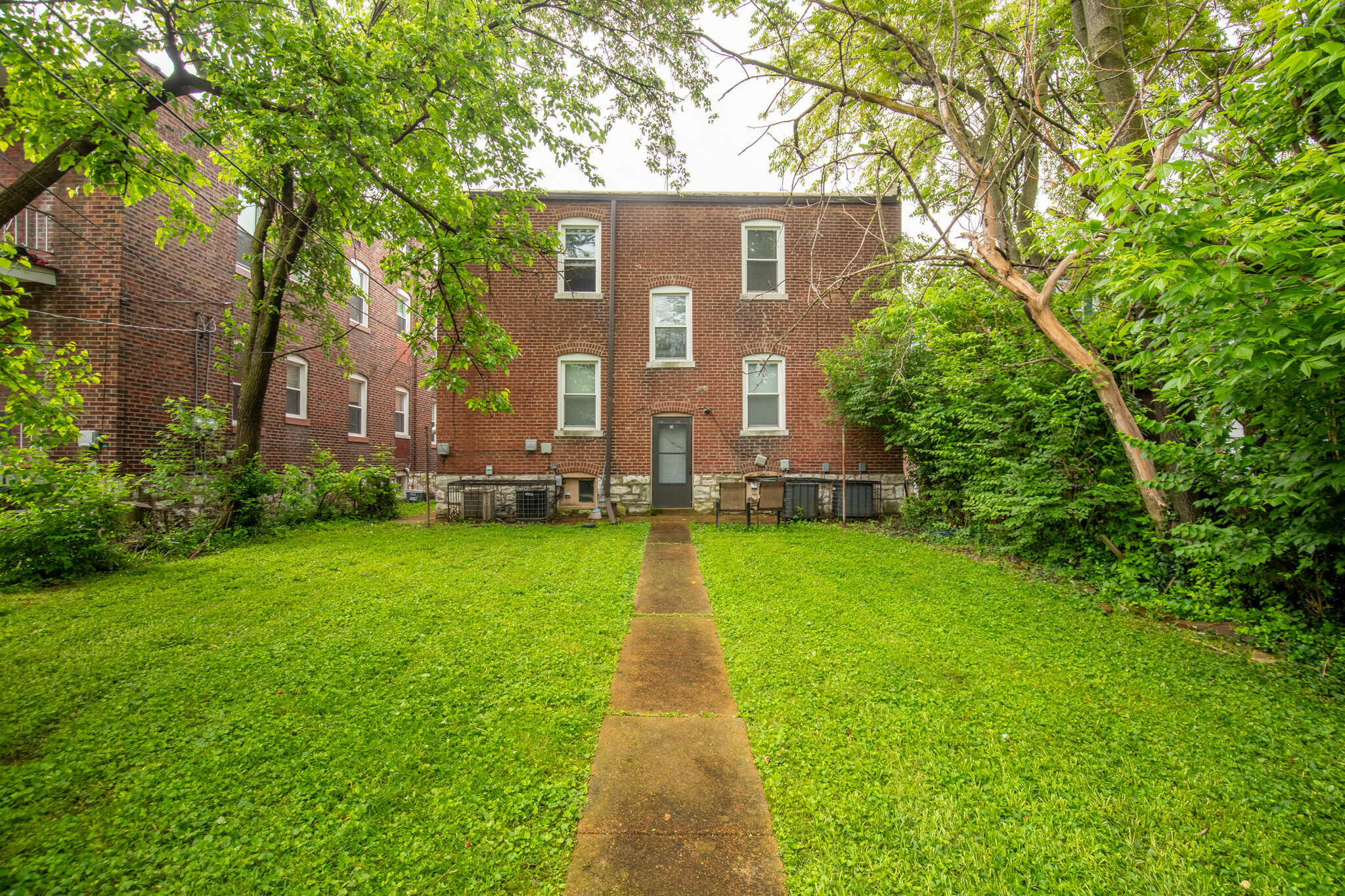 Building Photo - 4937 Magnolia ave