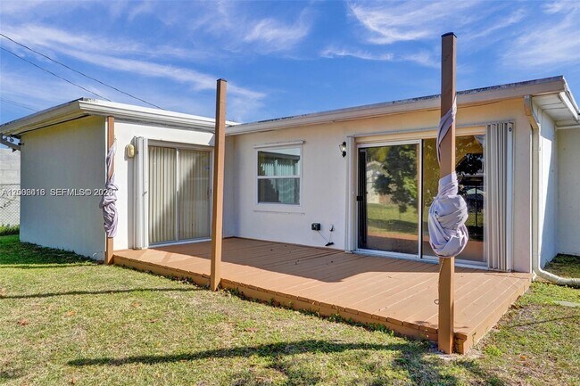 Building Photo - 7131 NW 24th Pl