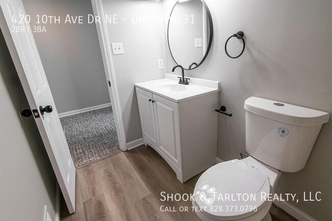 Building Photo - 420 10th Ave Dr NE