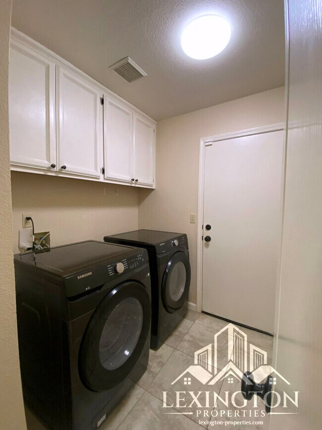 Building Photo - Lovely Updated, 3BD/2BA Home Available in Rocklin, off Stanford Ranch Rd. near Breen Park!