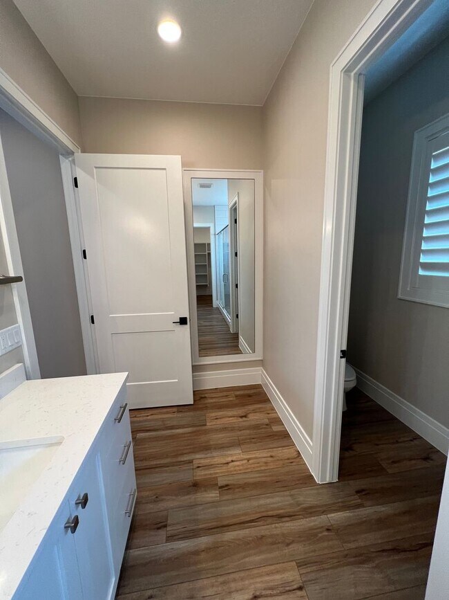 Building Photo - Beautiful 4 Bedroom, 4 Bathroom Home in Th...