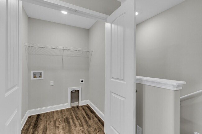 Building Photo - End Unit Townhome in Port Wentworth