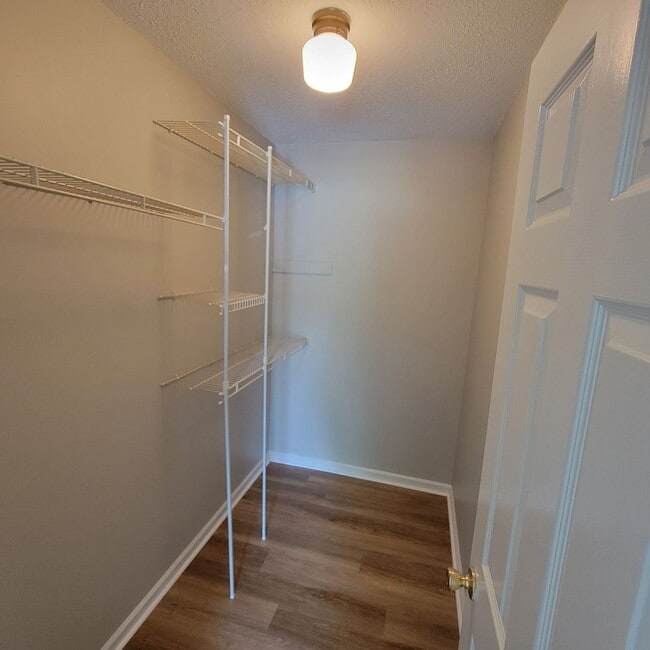 Building Photo - 2/1.5 Townhome-Cookeville City- End Unit