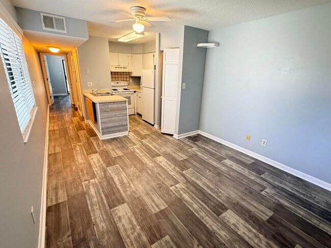 Building Photo - 10174 Beach Dr SW