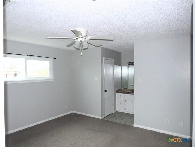 Building Photo - 2312 Doris Dr