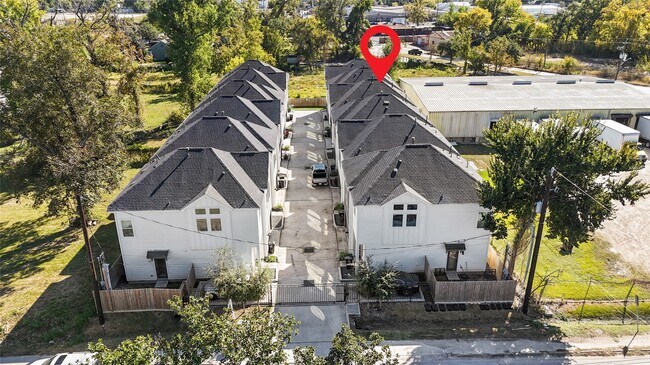 Building Photo - 107 W Whitney St