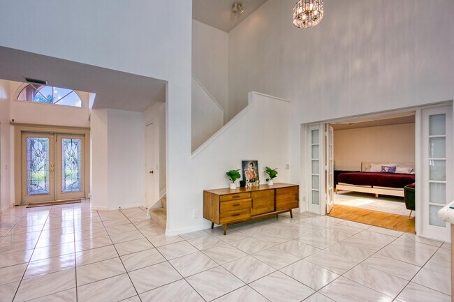 Building Photo - 10341 Buena Ventura Dr
