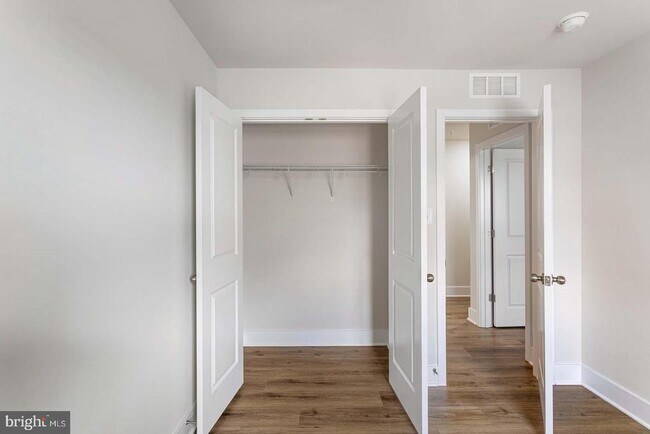 Building Photo - 231 MATILDA