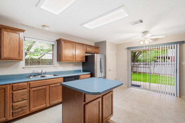 Building Photo - 1401 Thibodeaux Dr