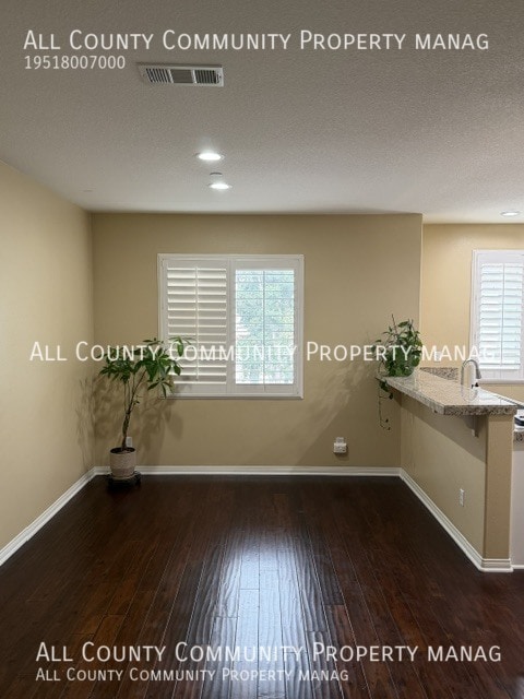 Building Photo - 315 W Linden Dr