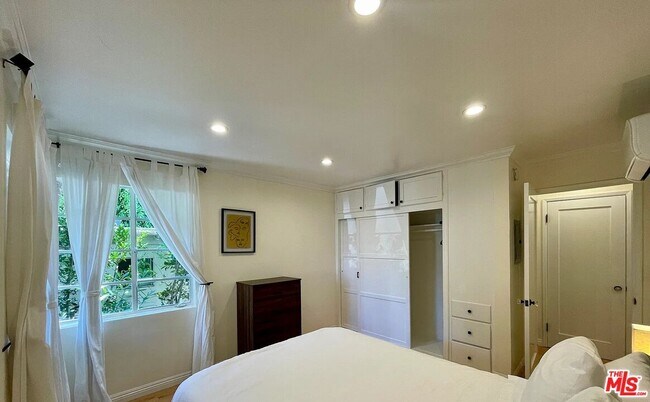 Building Photo - 1212 10th St