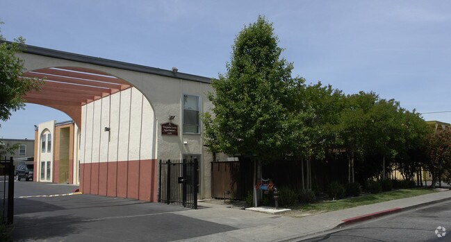 Building Photo - Virginia Lane