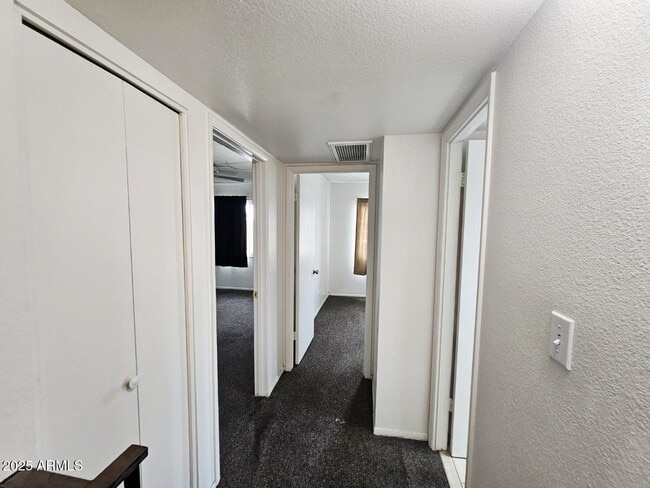 Building Photo - 5446 W Sheena Dr