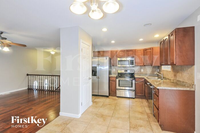 Building Photo - 1562 Glenage Dr