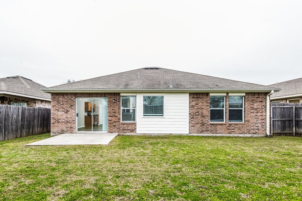 Building Photo - 3301 Royal Crest Dr