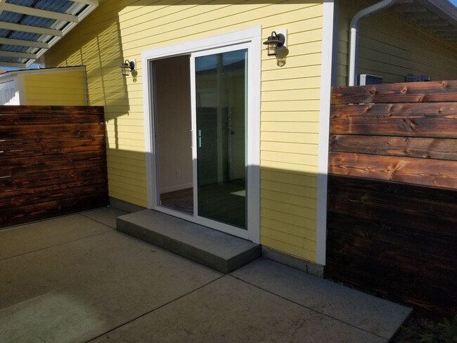 2nd private courtyard from 2nd bedroom - 6832 Zelzah Ave