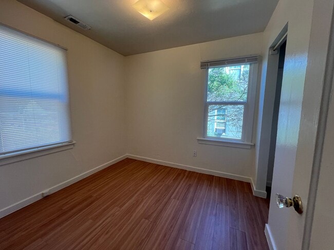 Building Photo - Charming 2 Bedroom, 1 Bath House with Fenced Yard, Carport & Laundry Hookups