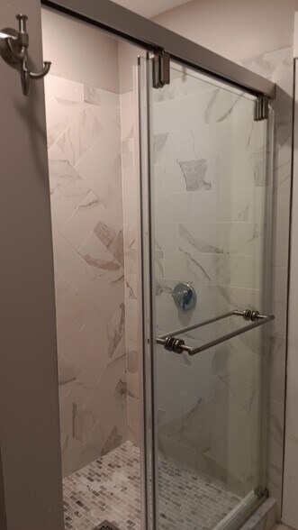 Building Photo - 633 Haverhill St