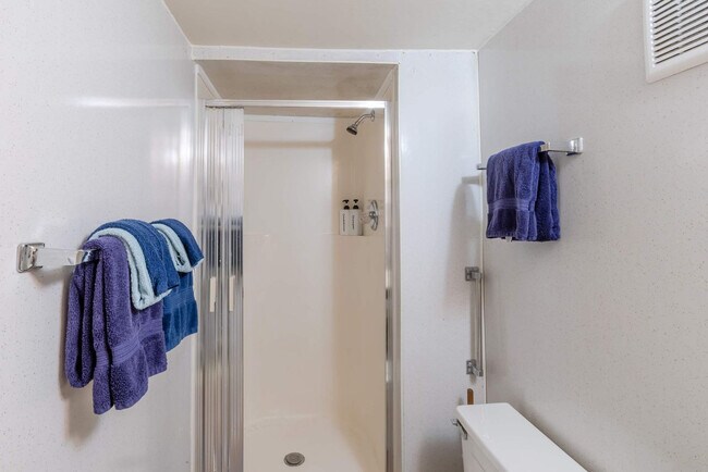 Building Photo - 640 S Columbia St