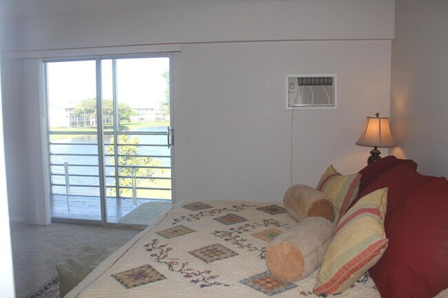 Building Photo - 454 Fanshaw K