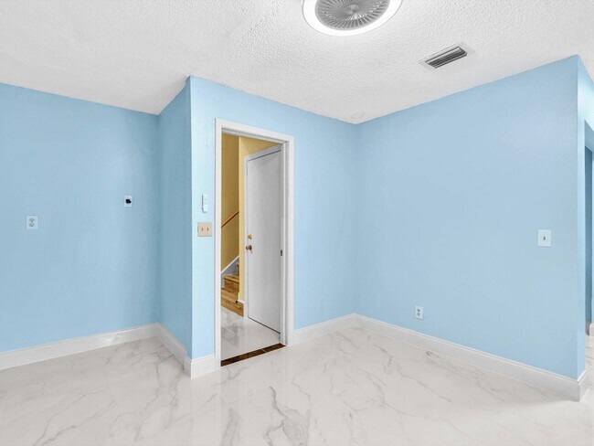 Building Photo - 12549 Woodmill Dr