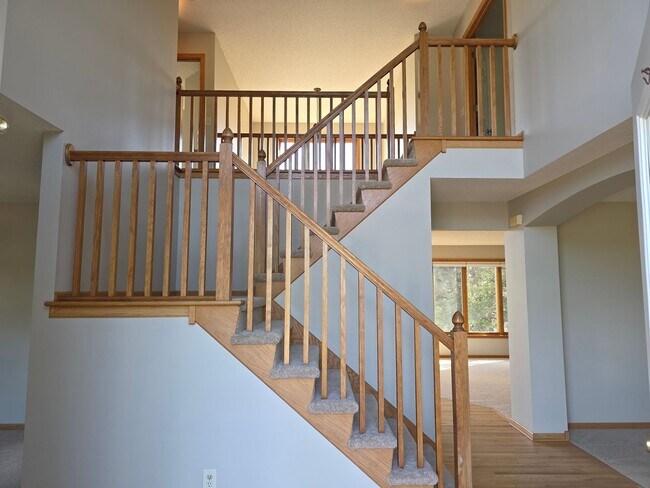 Building Photo - 22 Springbrook Bay