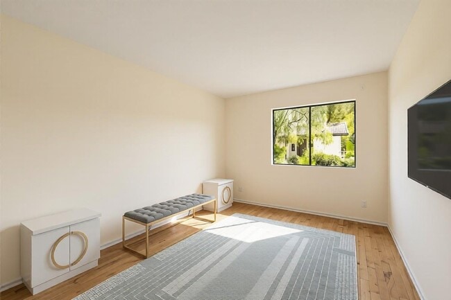 Building Photo - 990 Miramonte Dr