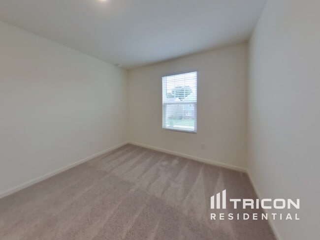 Building Photo - 130 Hyde Park Winder GA